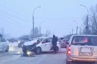 Водители в комментариях под постом отметили, что на мосту давно образовалась глубокая колея, а скоростной режим там почти никто не соблюдает.