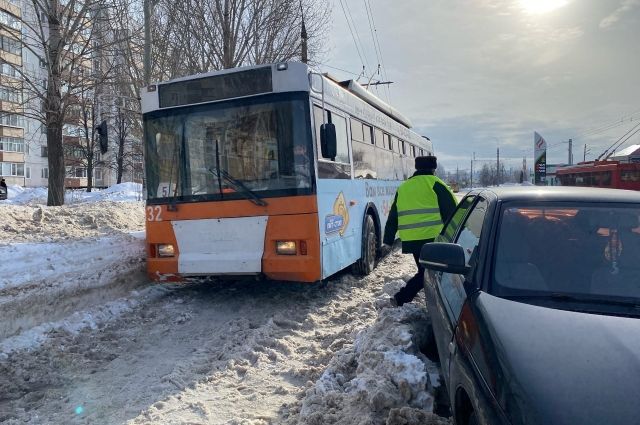 На проспекте Генерала Тюленева в Ульяновске запретят оставлять машины