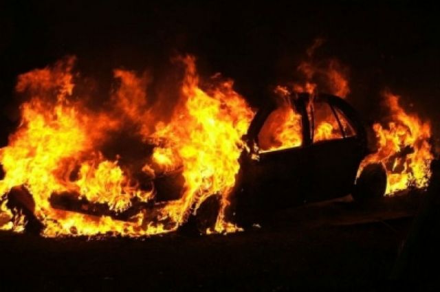 В Перми около автозаправки загорелась легковушка