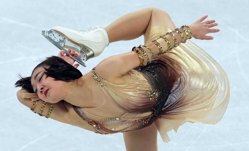 Каори Сакамото (Япония) выступает в короткой программе женского одиночного катания на соревнованиях по фигурному катанию на XXIV зимних Олимпийских играх в Пекине