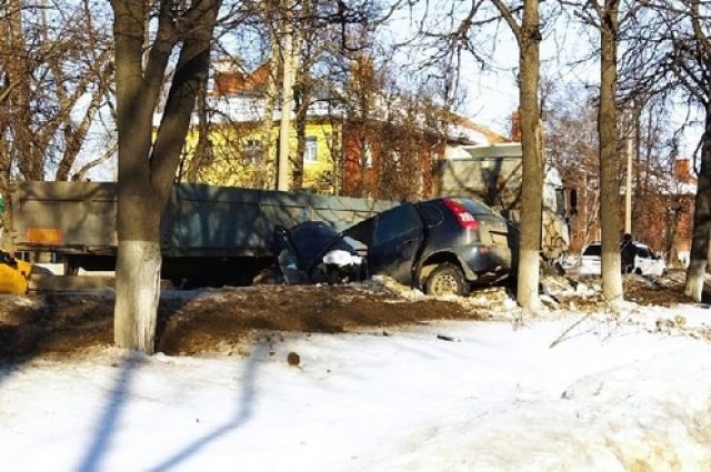 При ДТП на ул. Кирова в Туле с легковушкой и грузовиком никто не пострадал
