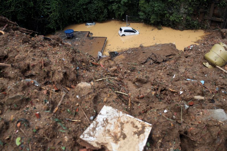 Последствия наводнения в бразильском штате Рио-де-Жанейро