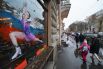 Разрисованная витрина в поддержку фигуристки Камилы Валиевой на улице Ломоносова в Санкт-Петербурге