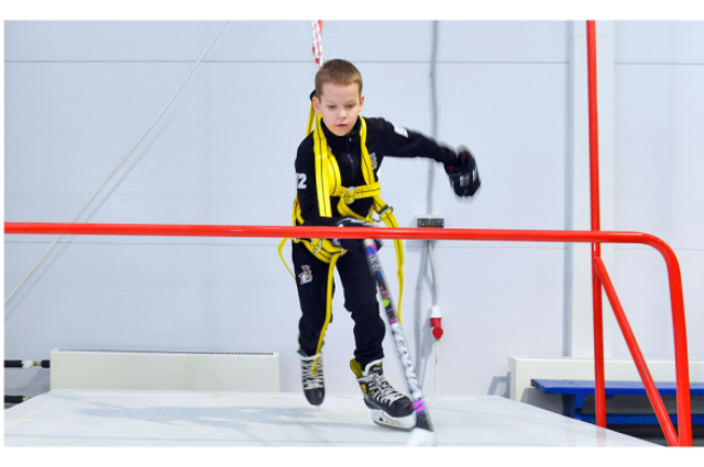 На Ямале обновляют оборудование для подготовки детских хоккейных команд 