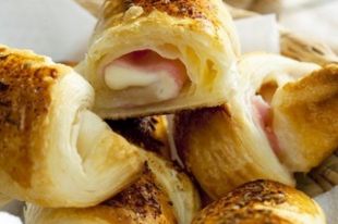 Рогалики с ветчиной: пошаговый рецепт приготовления.