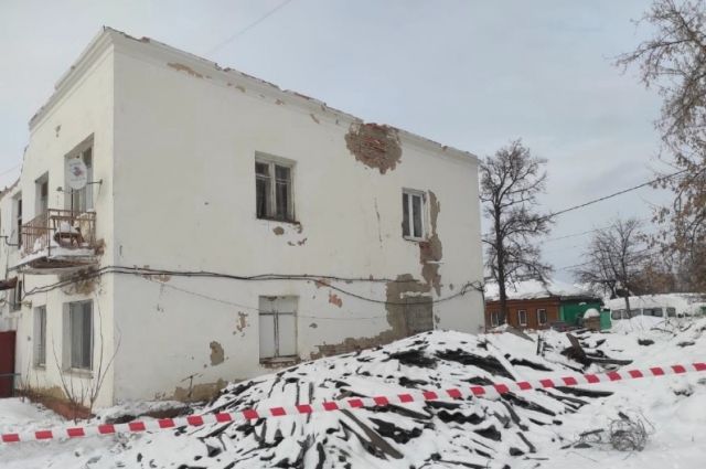 В Алексине дом, где обрушилась крыша, не признали аварийным