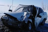 В результате столкновения двух машин на трассе Адамовка-Шильда в больницу попали три пассажира.