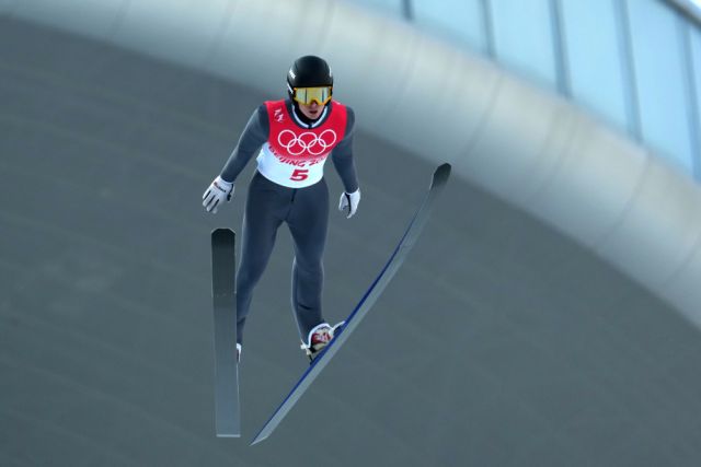 Российский спортсмен, член сборной России (команда ОКР) Вячеслав Барков во время тренировки перед прыжками с трамплина в соревнованиях по лыжному двоеборью на XXIV зимних Олимпийских играх 2022 в Пекине.