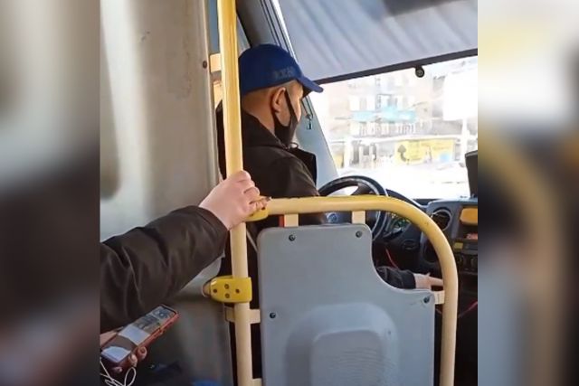 Конфликт попал на видео, которое опубликовали в соцсетях.