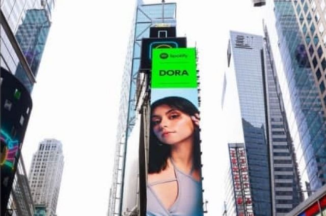 В Нью-Йорке опубликовали фото саратовской певицы на Таймс-сквер