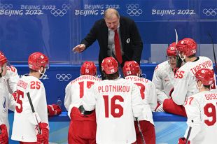 Главный тренер сборной России (команда ОКР) по хоккею Алексей Жамнов.
