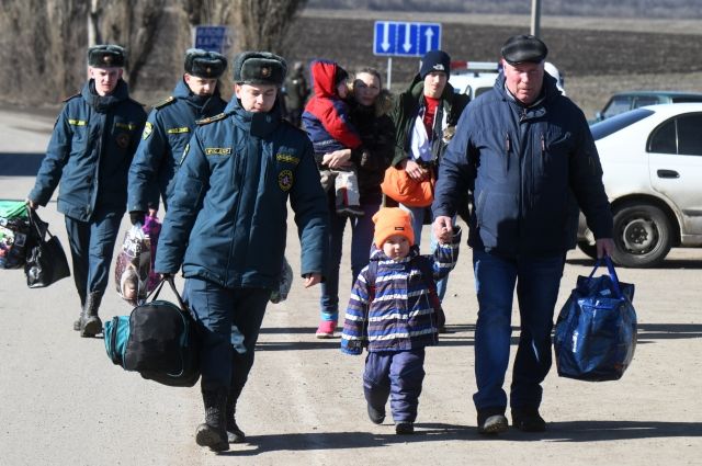 МЧС России усилило группировку психологов для помощи беженцам из Донбасса