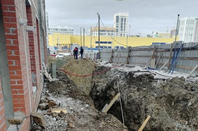 Подробности гибели рабочего в Екатеринбурге рассказали в СК и полиции