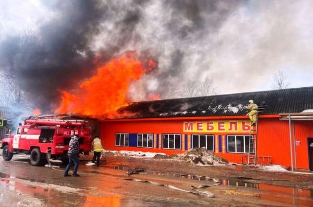 Магазин райпо сгорел в Плюсском районе