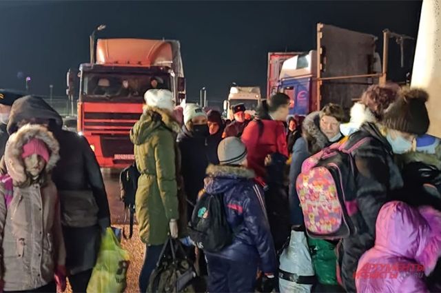 В ночь с пятницы на субботу, 18-19 февраля, российский пограничный переход в селе Авило-Успенка начал принимать первых беженцев с ДНР. 