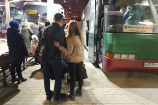 Ребята возвращаются в Донецк, не зная, призовут их служить или нет.