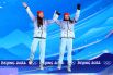 Российские спортсменки, члены сборной России (команда ОКР) Юлия Ступак и Наталья Непряева, завоевавшие бронзовые медали в финале командного спринта среди женщин в соревнованиях по лыжным гонкам на XXIV зимних Олимпийских играх в Пекине