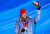 Российская спортсменка, член сборной России (команда ОКР) Анастасия Смирнова, завоевавшая бронзовую медаль в соревнованиях по фристайлу в дисциплине могул среди женщин на XXIV зимних Олимпийских играх 2022 в Пекине, на церемонии награждения