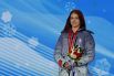 Российская спортсменка, член сборной России (команда ОКР) Александра Трусова, завоевавшая серебряную медаль в женском одиночном катании на соревнованиях по фигурному катанию на XXIV зимних Олимпийских играх в Пекине, на церемонии награждения