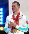 Спортсмен сборной России Александр Большунов, завоевавший три золотых, одну серебряную и одну бронзовую медали на Олимпийских играх 2022, на торжественной встрече олимпийцев на стадионе «ВТБ Арена» в Москве