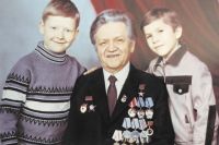 Самое дорогое в жизни Степана Шамрая – семья (на фото с внуками).