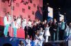 Спортсмены сборной России исполняют гимн России на торжественной встрече олимпийцев на стадионе «ВТБ Арена» в Москве