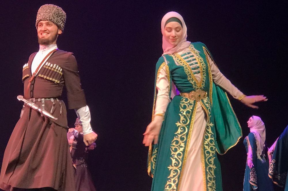 чеченский государственный фольклорный ансамбль. ансамбль нохчо. ансамбль нохчо солисты. ансамбль нохчо. чеченский ансамбль нохчо.