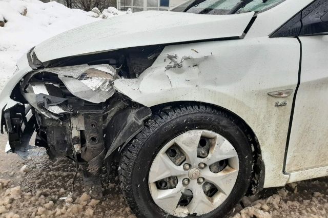 В дорожной аварии в Череповце пострадала женщина-водитель