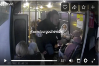 Драка в автобусе попала на видео