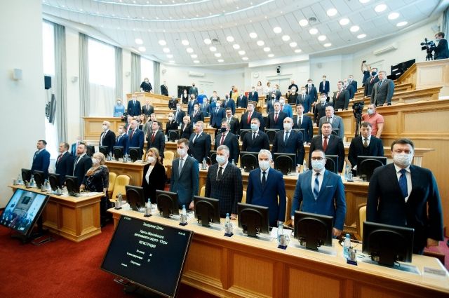 Югорские депутаты готовят документ окружного парламента о поддержке ратификации договоров о сотрудничестве и взаимной помощи между Россией