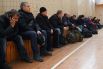 Мужчины в мобилизационном пункте в Луганске
