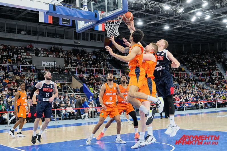 Баскетбольный матч Россия - Нидерланды в Перми. 