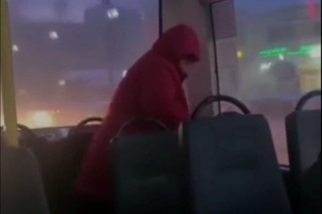 В Хабаровске пассажирка автобуса избила подростка