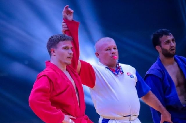 В Верхней Пышме стартовал чемпионат России по самбо