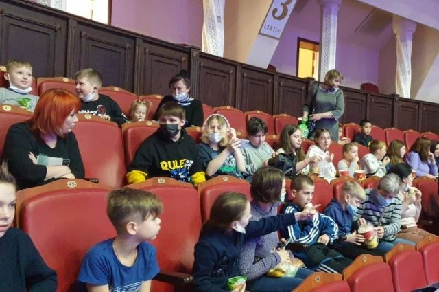 Дети из Донбасса посетили саратовский цирк