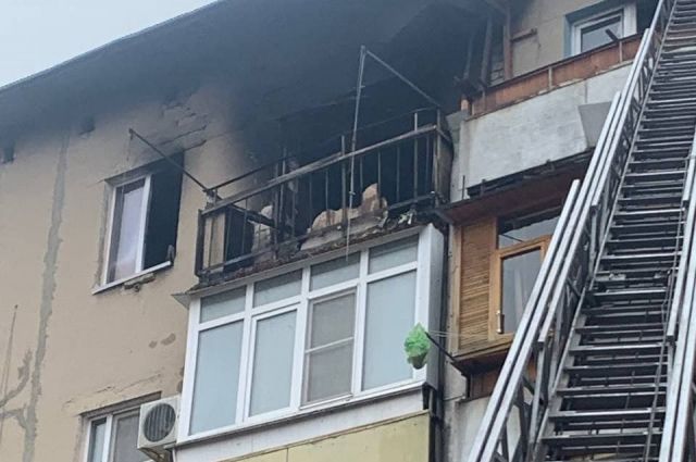 В Волжском бойцы МЧС потушили пожар в пятиэтажном доме на улице Кирова