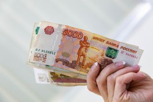 Произойдет это из-за того, что торговых связей с миром у России станет меньше, конкуренция на рынках снизится.