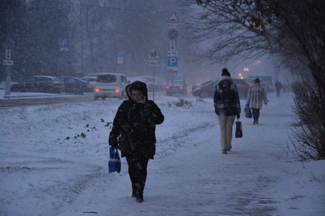 Из-за сильного ветра на Среднем Урале объявлено штормовое предупреждение