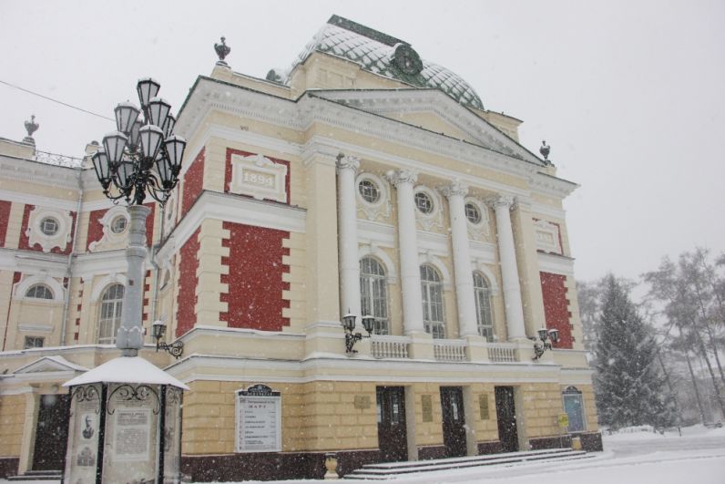 Первый день весны. Март пришел в Иркутск со снегопадом.