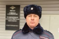 Старший лейтенант Виктор Герасимов спас человека из пожара и организовал эвакуацию.