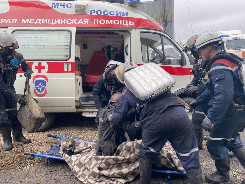 Людей достали на поверхность первого марта.