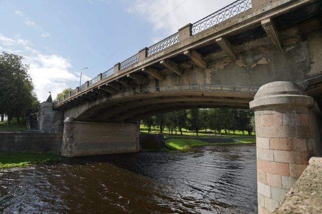 Чугунные ограждения на Троицком мосту в Пскове планируется сохранить