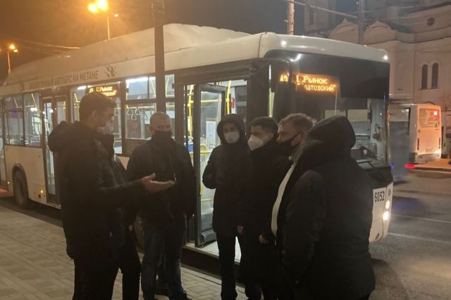 За неделю в общественном транспорте Ростова выявили 321 безмасочника