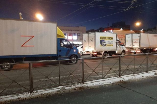 В Новосибирске заметили колонну грузовиков с эмблемой Z