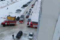 Сотрудники МЧС России спасли 4 человека во время пожара в многоэтажном доме.