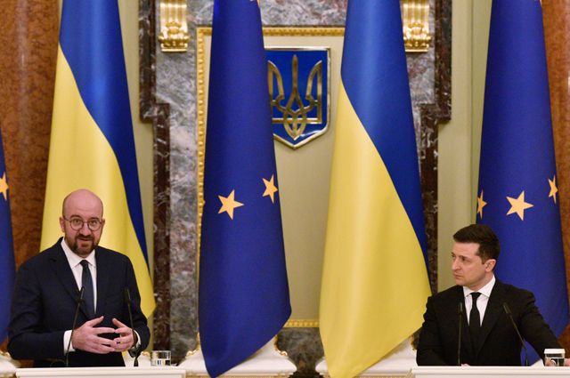 Председатель Европейского совета Шарль Мишель (слева) и президент Украины Владимир Зеленский.