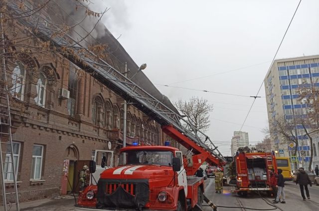 В Самаре загорелся Доходный дом Челышева на ул. Красноармейской, 60