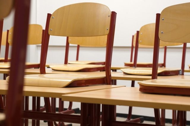 В двух школах Оренбуржья из-за роста заболеваемости ОРИ приостановлен учебный процесс.