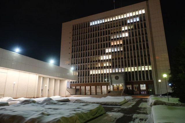 На здании правительства Новосибирской области зажглась огромная буква Z