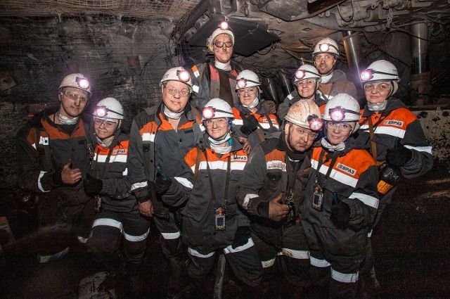 В шахту «Распадская-Коксовая» спустились жены горняков
